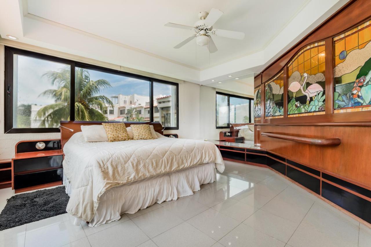 Elegant Lagoon Front Villa By Casa Paraiso Канкун Екстериор снимка